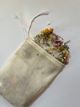 Load image into Gallery viewer, Sisters Of Summer Botanical Bath Soak
